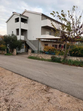 Apartments with a parking space Razine, Sibenik - 23616